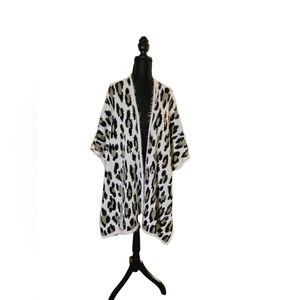 COZY ANIMAL PRINT SWEATER WRAP/SHAWL OS NWT